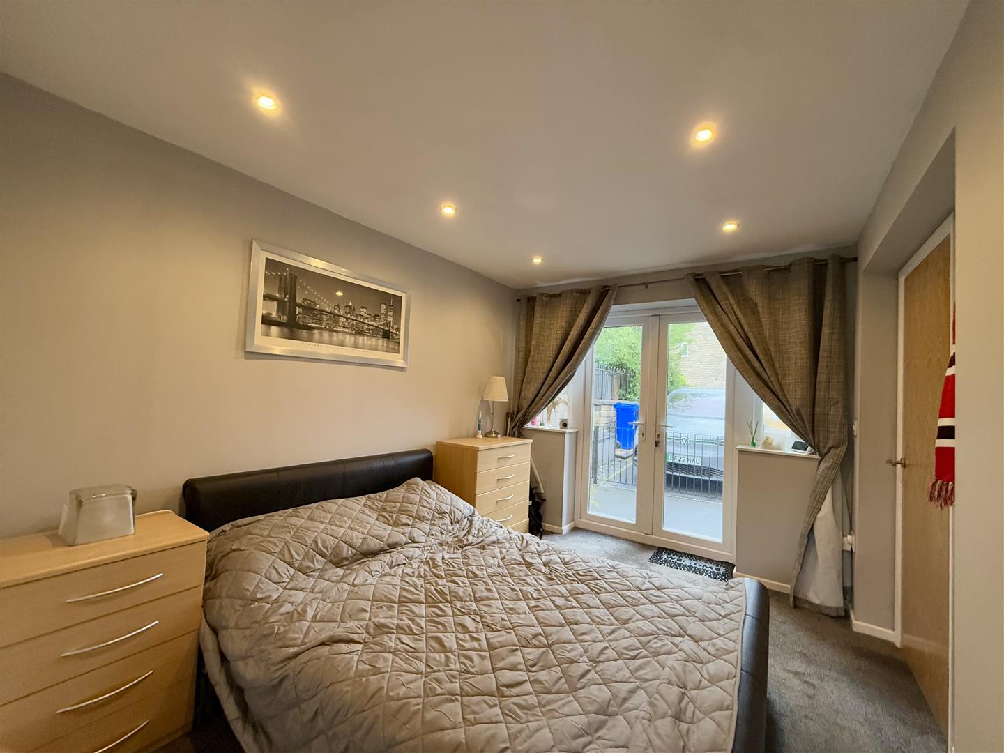 4 bed house - detached in Earnshaw Clough, Mossley – photo 3
